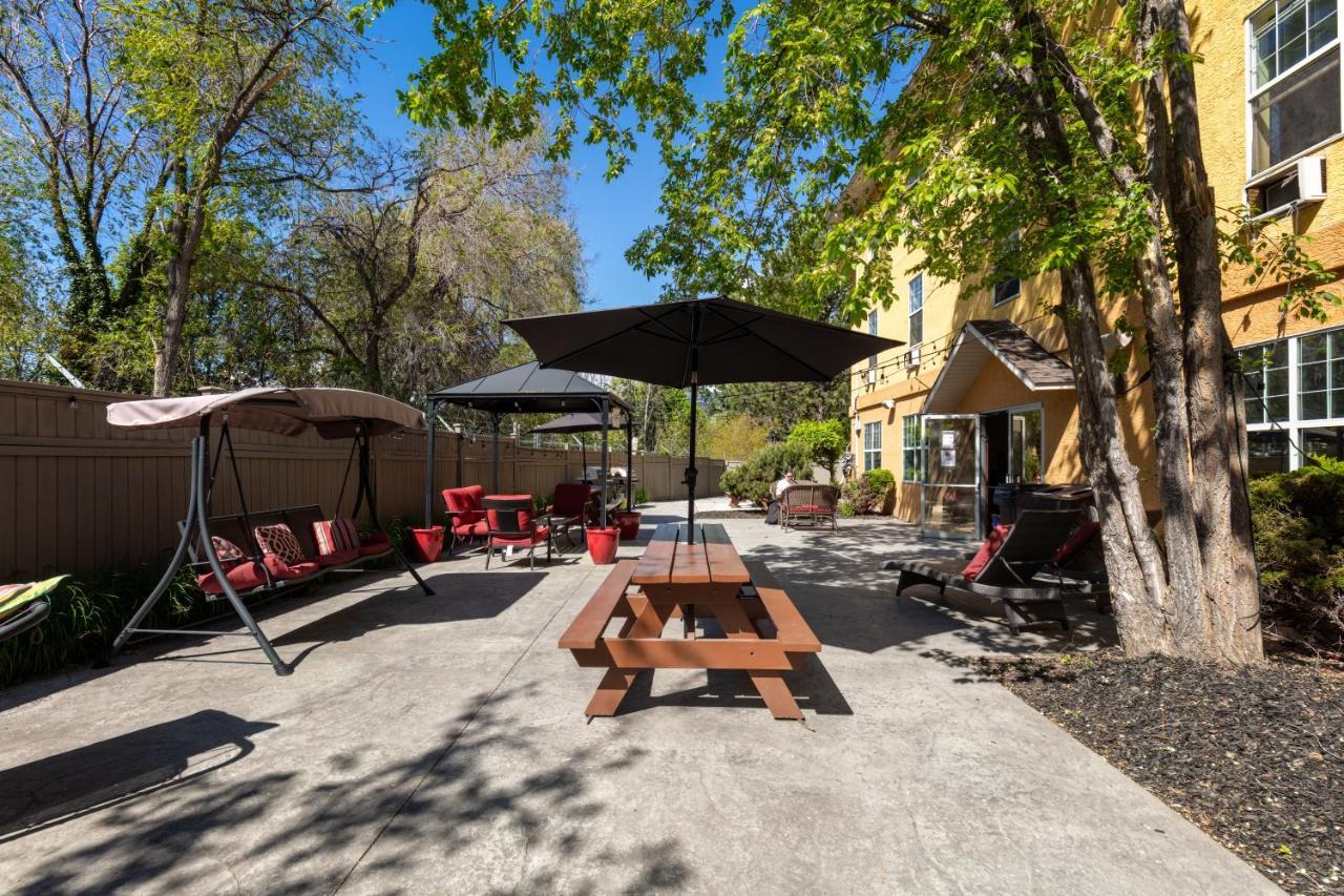 Hi Kelowna Hostel Exterior foto